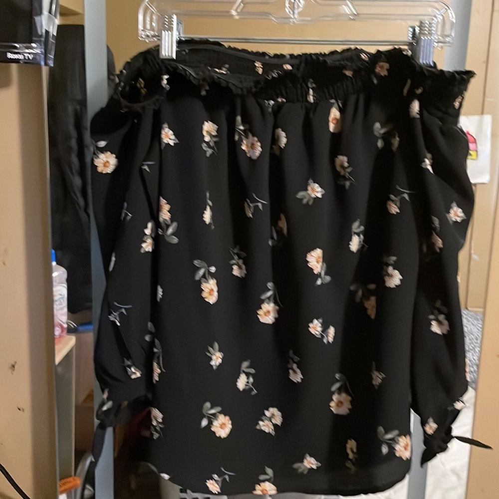 Off the shoulder blouse brand new Xl